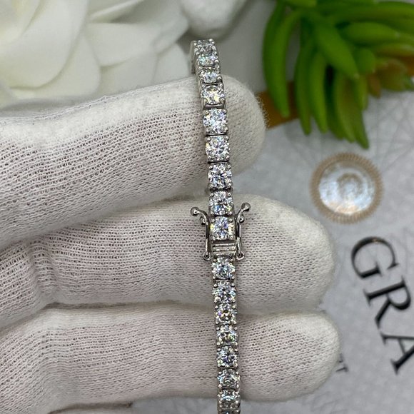 14K solid white gold 3.8mm moissanite D-FL tennis bracelet (Total 11 carat) - Picture 6 of 7